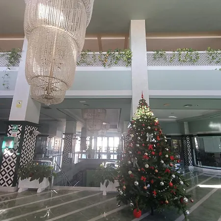 아파트 Club Paraiso For Holiday 아데제
